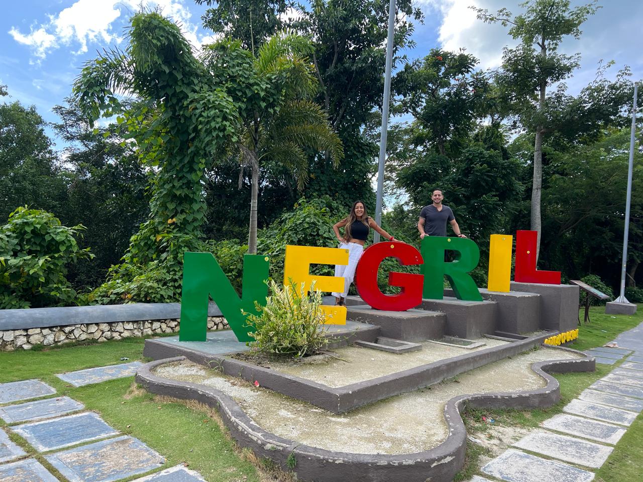Negril Sign — Solo